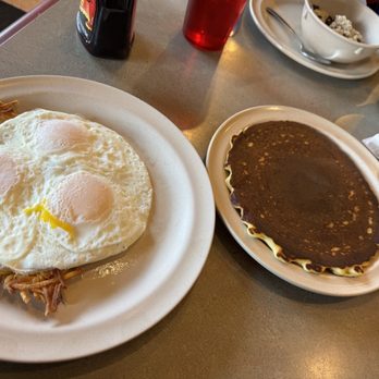 Hi-Way Diner - perfect pancake - Diners Near Me - Lincoln, Nebraska