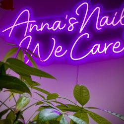Anna's nail