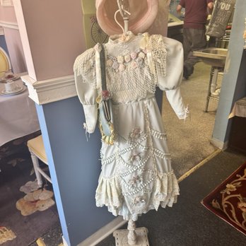 Bella's Tea Room - High tea attire - Tea Rooms Near Me - Havre de Grace, Maryland Bella's Tea Room - High tea attire - Tea Rooms Near Me - Havre de Grace, Maryland