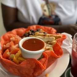 Iguana Joe - Grilled Chicken Taco Salad