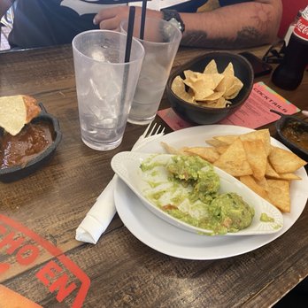 Mi Mexico Restaurant - Guacamole Small chips and salsa - Mexican Near Me - Bakersfield, California Mi Mexico Restaurant - Guacamole Small chips and salsa - Mexican Near Me - Bakersfield, California