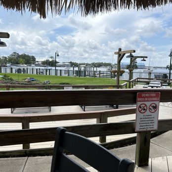 Cracker's Bar & Grill - Crackers outside patio - Seafood Near Me - Crystal River, Florida