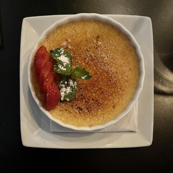 District Wine - Dessert : Ginger cream brûlée - you can taste ginger but not overpowering. If you like something new, you might like it. - Wine Bars Near Me - Long Beach, California