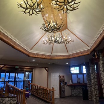Holiday Inn The Lodge at Big Bear Lake - Entrance - Big Bear, CA