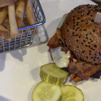 Yard House - BBQ Bacon Cheddar - New American Near Me - The Woodlands, Texas