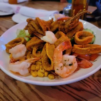 Colombia Kaliente - Ensalada Crispy Mar y Tierra - Colombian Near Me - Englewood, New Jersey Colombia Kaliente - Ensalada Crispy Mar y Tierra - Colombian Near Me - Englewood, New Jersey