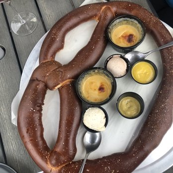 Sip wine bar - Giant pretzel - Wine Bars Near Me - Tinley Park, Illinois