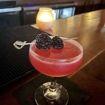 The Green Lantern - He said, She said (gin) - Bars Near Me - San Antonio, Texas The Green Lantern - He said, She said (gin) - Bars Near Me - San Antonio, Texas
