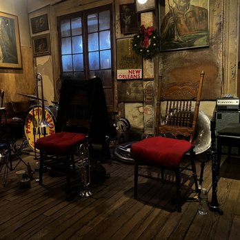 Preservation Hall - Before the musicians come on stage - Music Venues Near Me - New Orleans, Louisiana Preservation Hall - Before the musicians come on stage - Music Venues Near Me - New Orleans, Louisiana