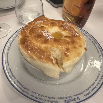 Le Soufflé - Apple Brandy soufflé - French Near Me - Paris, 75 Le Soufflé - Apple Brandy soufflé - French Near Me - Paris, 75