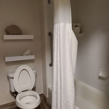 Hilton Garden Inn Charlottesville - Bathroom - Hotels Near Me - Charlottesville, Virginia Hilton Garden Inn Charlottesville - Bathroom - Hotels Near Me - Charlottesville, Virginia