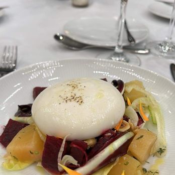 Juniper Lounge and Garden - Local burrata cheese marinated beets champagne dressing - Lounges Near Me - West Hollywood, California Juniper Lounge and Garden - Local burrata cheese marinated beets champagne dressing - Lounges Near Me - West Hollywood, California