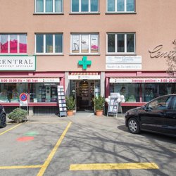 Central-Apotheke - Die Central Apotheke Thalwil von aussen. Gratis Parkplätze für Kunden sind vorhanden