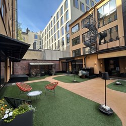 Hotel F6 - The courtyard