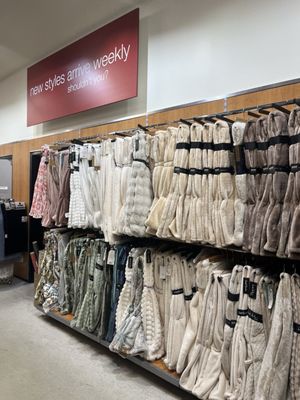TJ MAXX - Updated January 2026 - 235 Photos & 41 Reviews - 6677 S Las