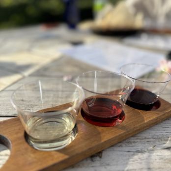Magnanini Winery - Wine flight - Wine Tasting Room Near Me - Wallkill, New York Magnanini Winery - Wine flight - Wine Tasting Room Near Me - Wallkill, New York