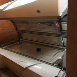 Soleil City 2.0 - Ergoline 1100 10 minute tanning unit. Bed 2 in the Hip hop Pacage