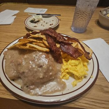 Omelet House - Bacon & eggs, Spuds amd biscuit and gravy - Breakfast & Brunch Near Me - Las Vegas, Nevada