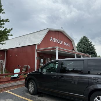 Wisconsin Dells Antique Mall - Outside the mall - Antiques Near Me - Baraboo, Wisconsin Wisconsin Dells Antique Mall - Outside the mall - Antiques Near Me - Baraboo, Wisconsin