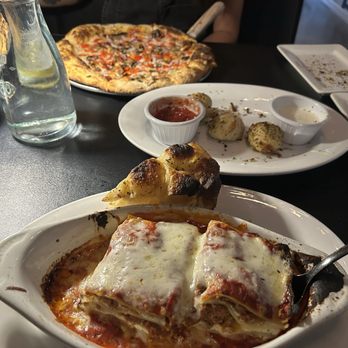 Renee's Tucson - UH-MAZE-ZING lasagna and vegan pizza with garlic knots. - Pizza Near Me - Tucson, Arizona