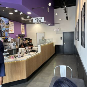 Cinnaholic - Bakeries Near Me - South Euclid, Ohio