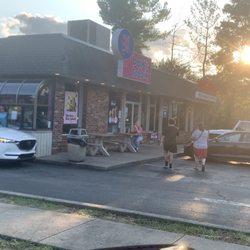 Baskin-Robbins - Corner shop right off Centre College campus