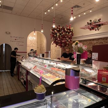 Le Macaron French Pastries - Coffee & Tea Near Me - Tucson, Arizona
