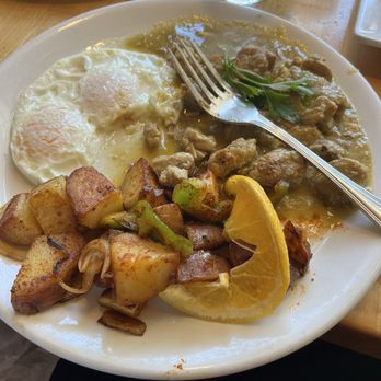 Cheff Che Cafe & Bar - Chili Verde & Eggs - Empanadas Near Me - San Jose, California