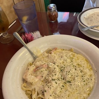 The Italian Kitchen - Shrimp Alfredo. Lobster diablo, clam chowder and Sautéed mushrooms - Italian Near Me - Hesperia, California The Italian Kitchen - Shrimp Alfredo. Lobster diablo, clam chowder and Sautéed mushrooms - Italian Near Me - Hesperia, California