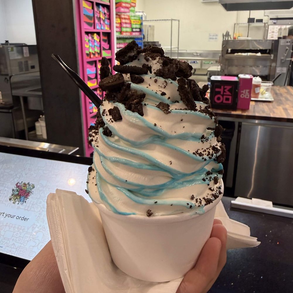 MOTO Pizza - Pioneer Square - Blue Goo with Oreo topping - Pizza Near Me - Seattle, Washington MOTO Pizza - Pioneer Square - Blue Goo with Oreo topping - Pizza Near Me - Seattle, Washington