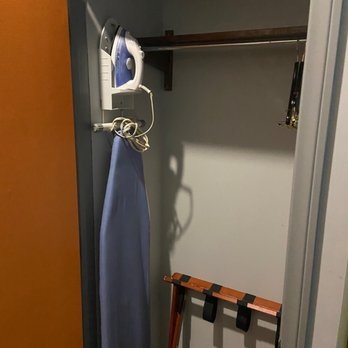 BLVD Hotel & Studios - Closet - Hotels Near Me - Studio City, California BLVD Hotel & Studios - Closet - Hotels Near Me - Studio City, California