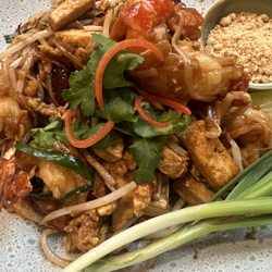 Giggling Squid - Prawn pad thai