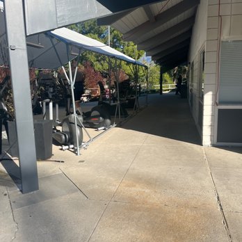 Crescenta-Canada Family YMCA - Entrance - Gyms Near Me - La Canada Flintridge, California Crescenta-Canada Family YMCA - Entrance - Gyms Near Me - La Canada Flintridge, California
