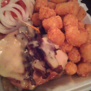 Lulu's Eating & Drinking Establishment - American Near Me - Redding, California