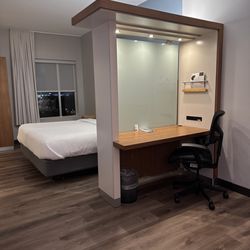 SpringHill Suites by Marriott Houston Intercontinental Airport - Writing desk