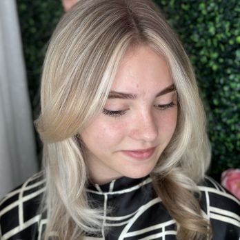 Bombshell Color Bar - Highlights and money piece - Hair Salons Near Me - San Diego, California Bombshell Color Bar - Highlights and money piece - Hair Salons Near Me - San Diego, California