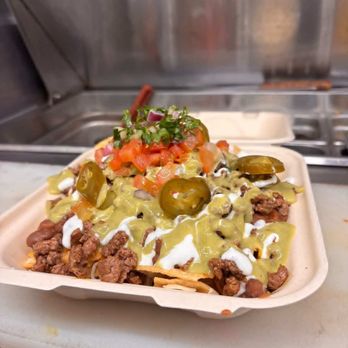 Tacos El Inquieto - Nachos - Food Trucks Near Me - San Jose, California Tacos El Inquieto - Nachos - Food Trucks Near Me - San Jose, California