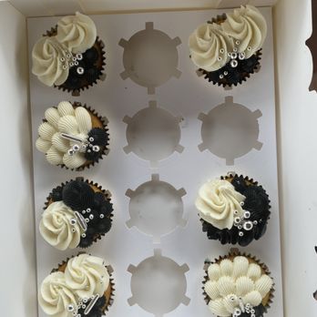 Junebug Bakery - Graduation Cupcakes - Custom Cakes Near Me - Fort Worth, Texas