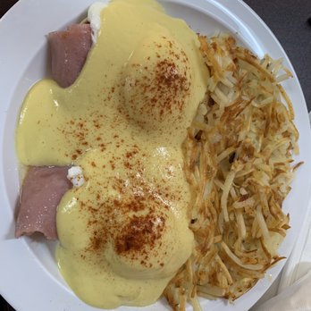 Sweet Desert Cafe - Eggs Benedict muffin - Cafes Near Me - Tempe, Arizona