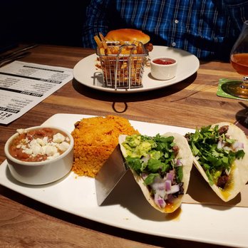 Yard House - Carne Asada tacos and Nashville hot chicken sandwich - New American Near Me - Orlando, Florida