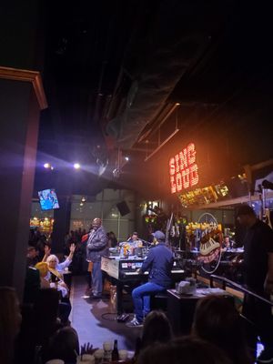 PETE'S DUELING PIANO BAR by null