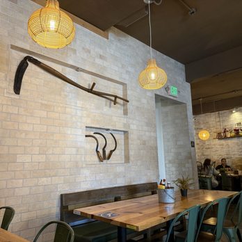 Farm Table - Rustic decor - Breakfast & Brunch Near Me - Van Nuys, California