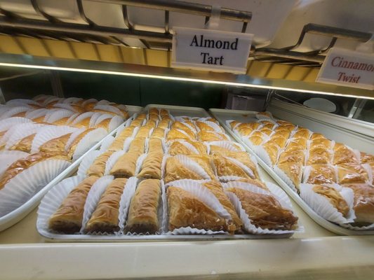 Assal Pastry by null