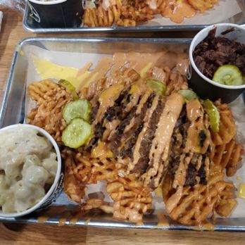 Smoke & Fire Social Eatery - Smashburger Fries with Mac and Cheese (and complimentary Brisket Mac and Cheese). Of course, all of it was delicious! - Barbeque Near Me - Pomona, California