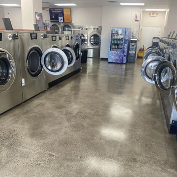 Sunrise Laundromats - Clean and huge machines - Laundromat Near Me - Las Vegas, Nevada Sunrise Laundromats - Clean and huge machines - Laundromat Near Me - Las Vegas, Nevada