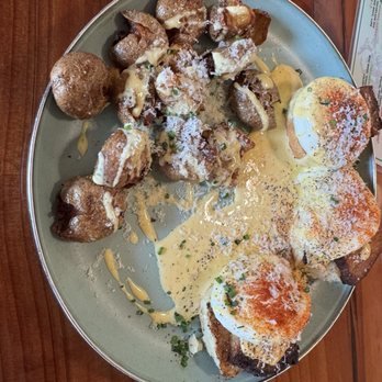 Gunsmoke BBQ - Thick cut bacon and eggs Benedict with fried smashed potatoes - Barbeque Near Me - Santa Paula, California Gunsmoke BBQ - Thick cut bacon and eggs Benedict with fried smashed potatoes - Barbeque Near Me - Santa Paula, California