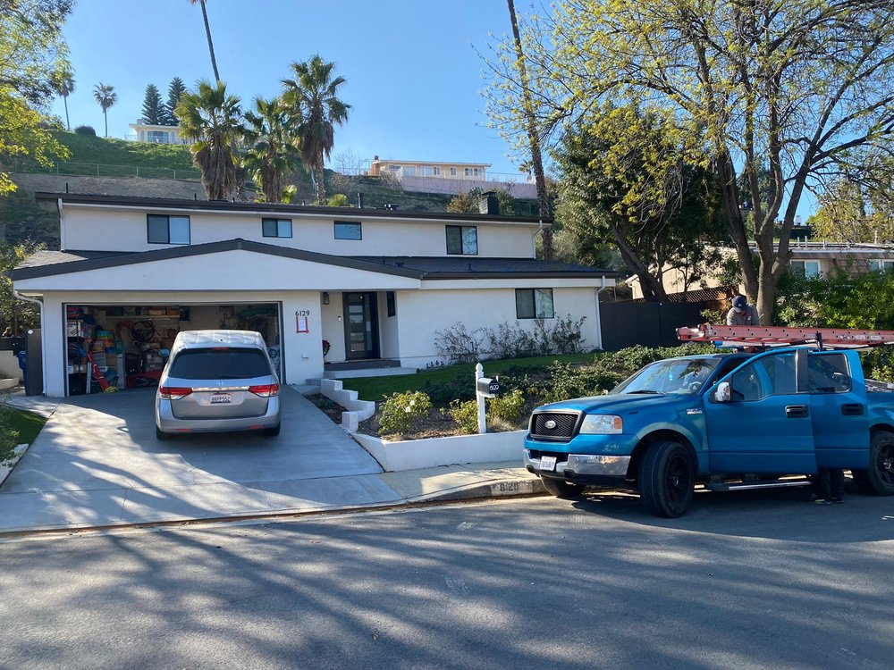 Slide of Gio Roofing