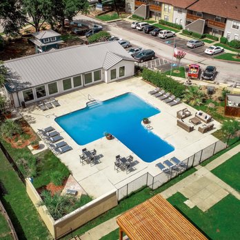 Grand Riviera by Eagle Property Capital - Club House, Pool Area & Outdoor Kitchen - Apartments Near Me - Irving, Texas Grand Riviera by Eagle Property Capital - Club House, Pool Area & Outdoor Kitchen - Apartments Near Me - Irving, Texas