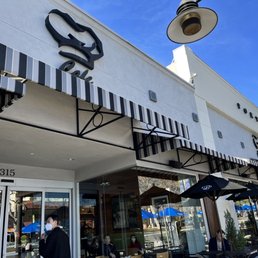 Exterior outside entrance of Porto's Bakery & Cafe - Exterior - Glendale, California Exterior outside entrance of Porto's Bakery & Cafe - Exterior - Glendale, California