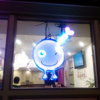 i-Tea - i-Tea logo lit up - Bubble Tea Near Me - Moraga, California i-Tea - i-Tea logo lit up - Bubble Tea Near Me - Moraga, California